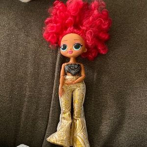 I am selling an lol surprise big sister doll not very new.